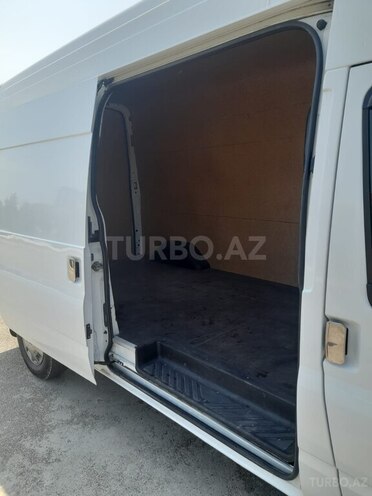 Ford Transit-9