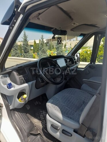 Ford Transit-10