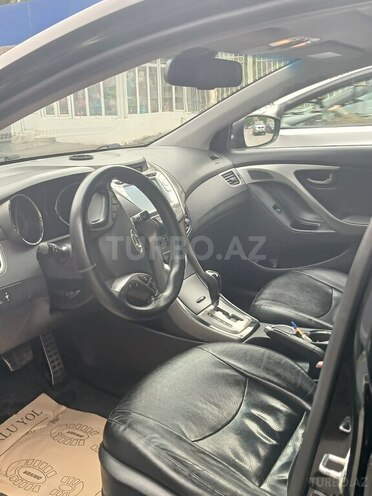 Hyundai Elantra-6