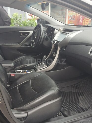 Hyundai Elantra-7