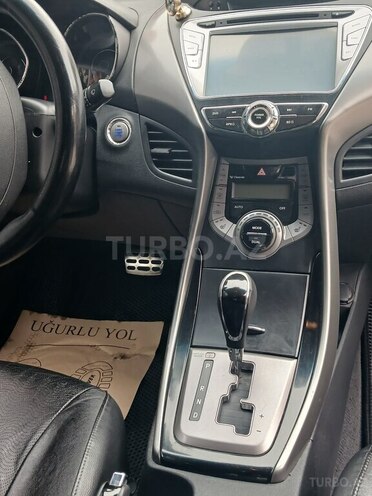 Hyundai Elantra-9