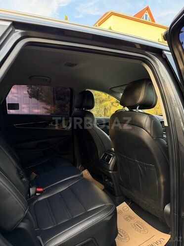 Kia Sorento-11