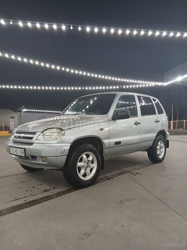 Chevrolet Niva-1