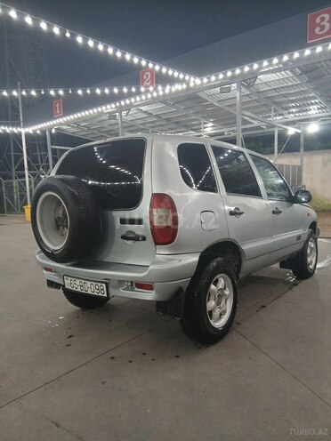 Chevrolet Niva-4