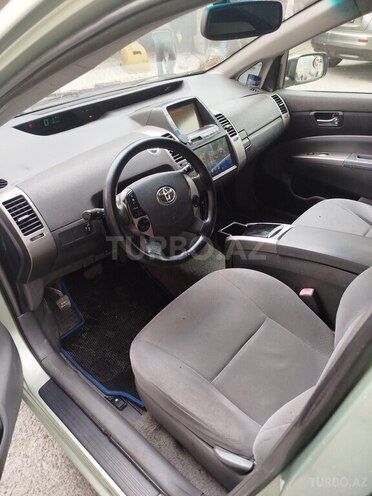 Toyota Prius-7