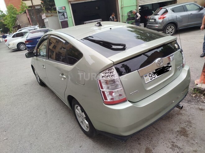 Toyota Prius-5