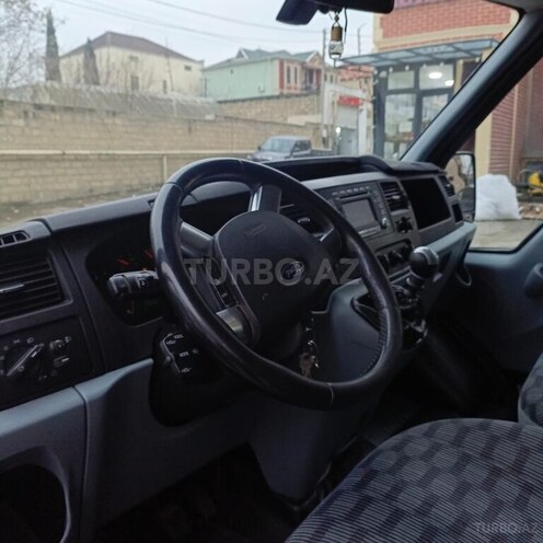 Ford Transit-10