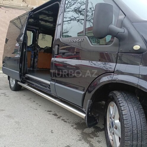 Ford Transit-9