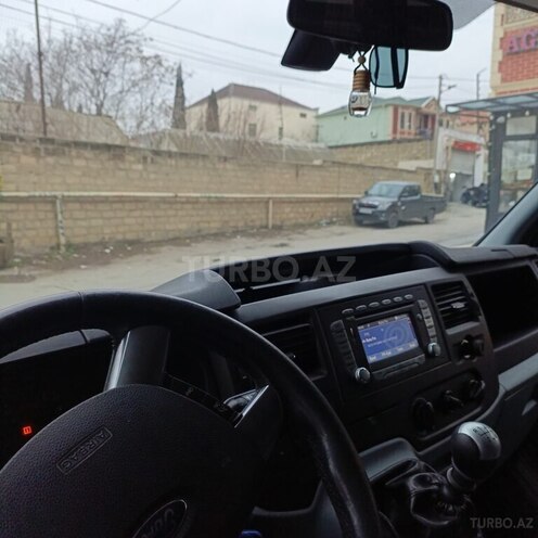 Ford Transit-12