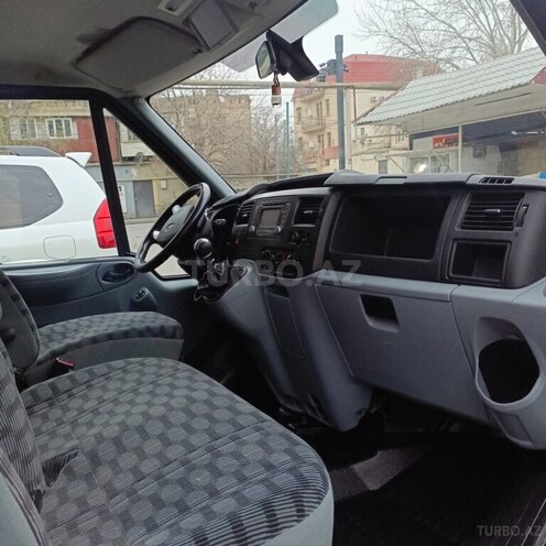Ford Transit-16