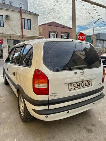 Opel Zafira-6