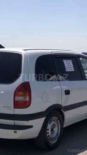 Opel Zafira-8