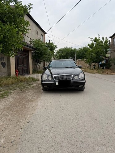 Mercedes E 270-3