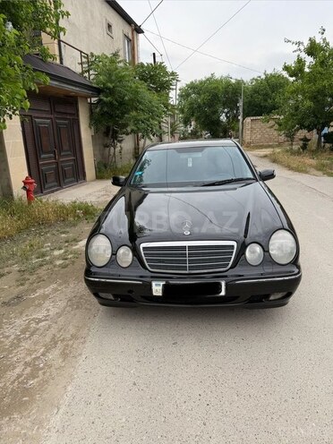 Mercedes E 270-1