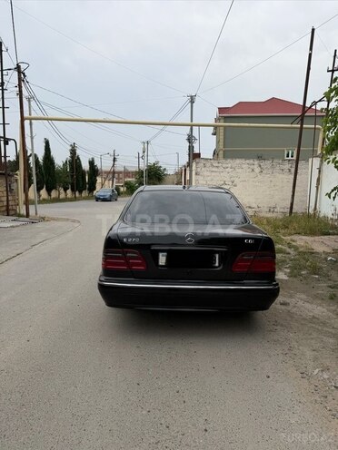 Mercedes E 270-5