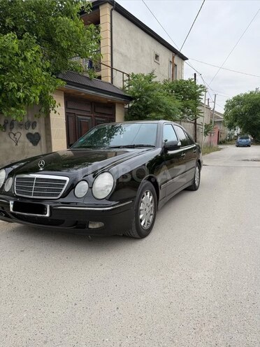 Mercedes E 270-6