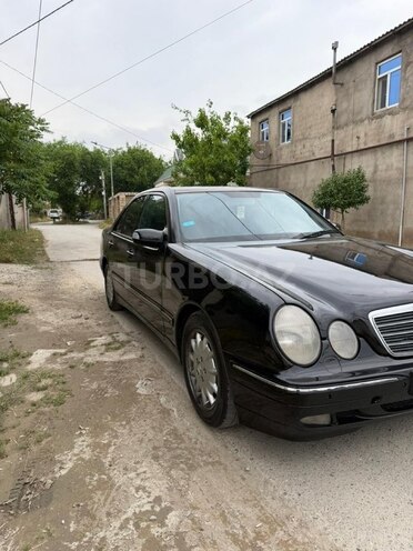 Mercedes E 270-2