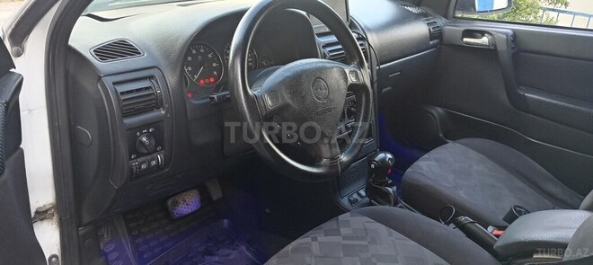 Opel Astra-11