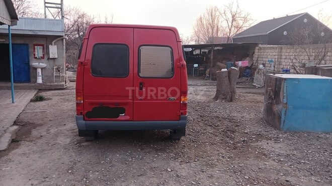 Ford Transit-4