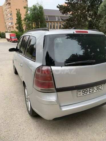 Opel Zafira-5