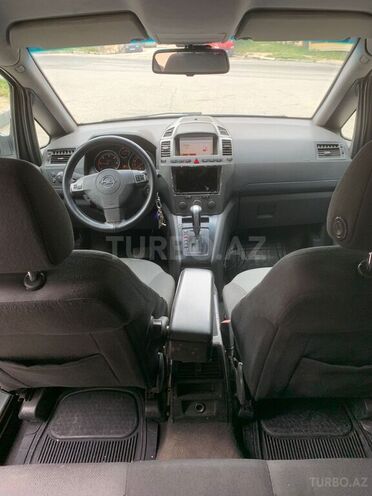 Opel Zafira-8