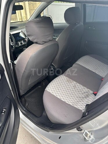 Hyundai i20-12