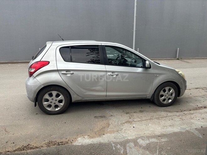 Hyundai i20-4