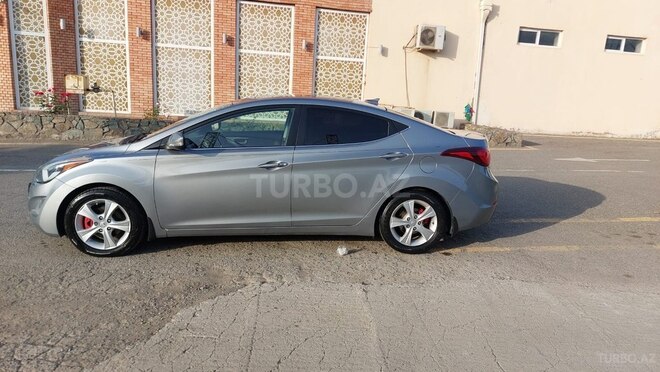 Hyundai Elantra-3