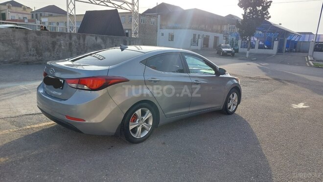 Hyundai Elantra-2
