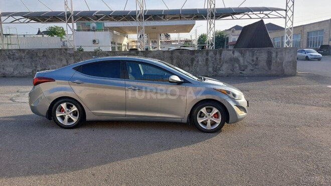 Hyundai Elantra-6