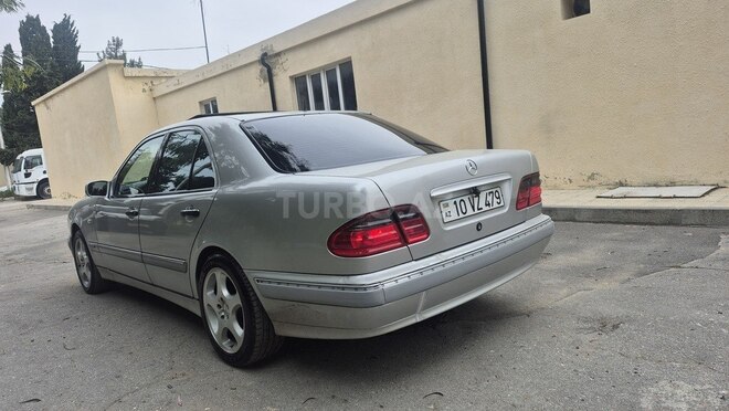 Mercedes E 240-4