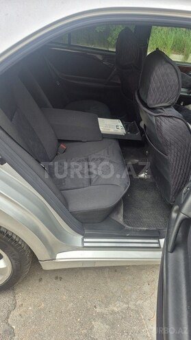 Mercedes E 240-8