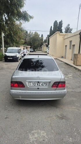 Mercedes E 240-2