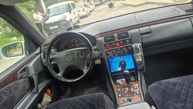 Mercedes E 240-5