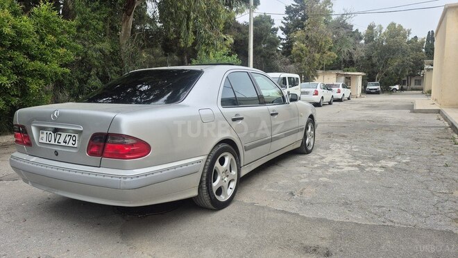 Mercedes E 240-3