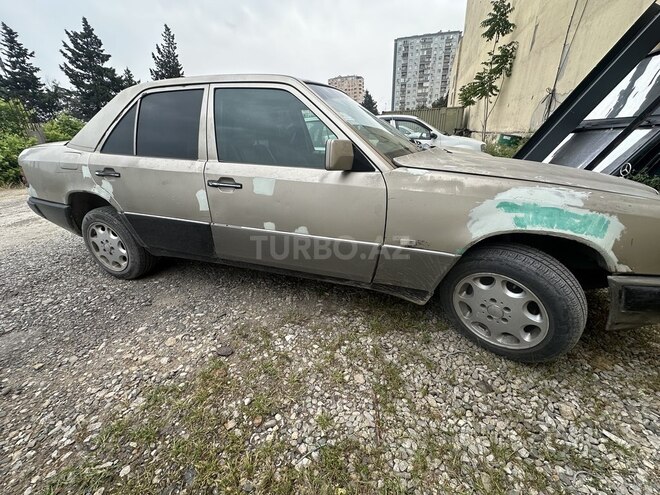 Mercedes 200 D-2