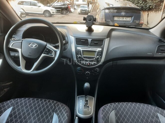 Hyundai Accent-3