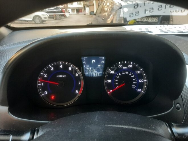 Hyundai Accent-4