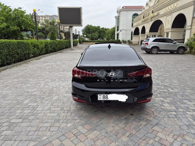 Hyundai Elantra-4