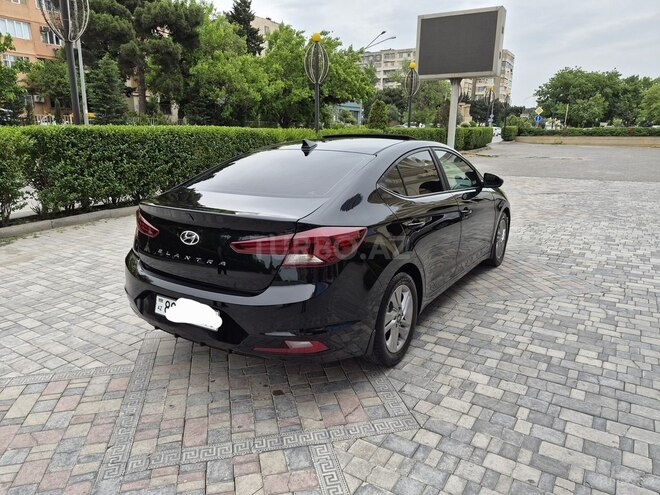Hyundai Elantra-6