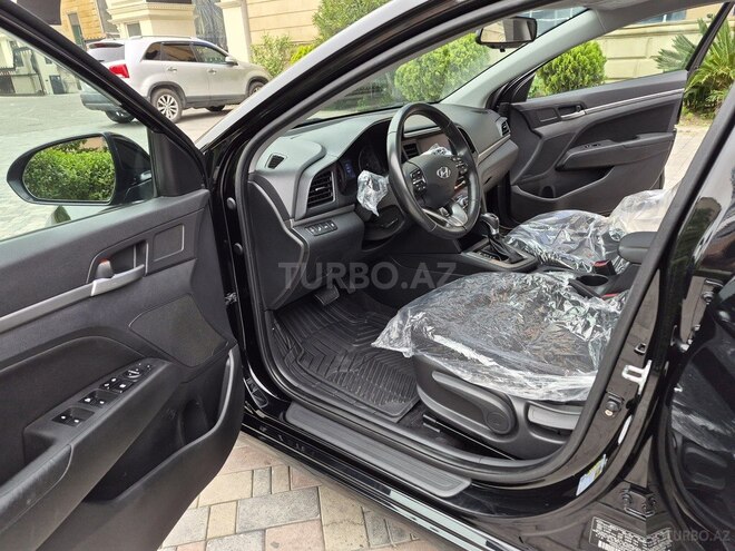 Hyundai Elantra-10