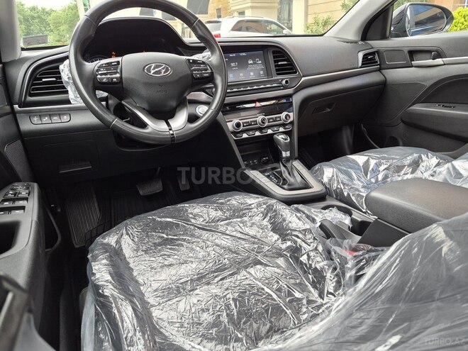 Hyundai Elantra-9