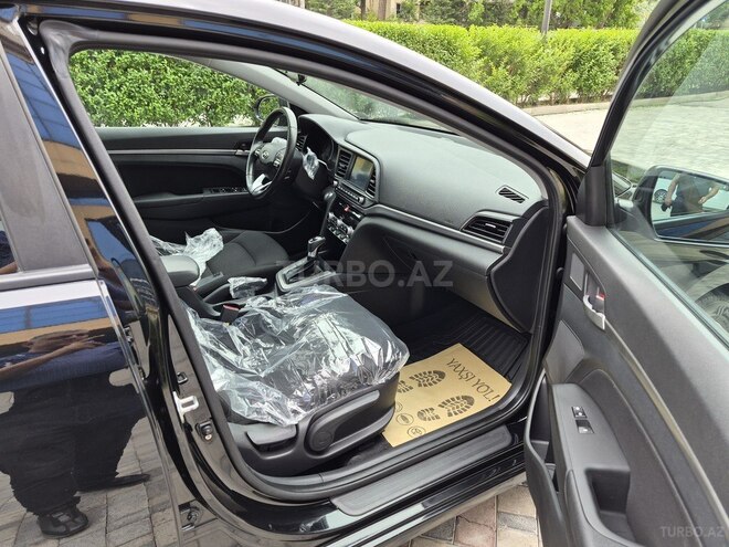 Hyundai Elantra-8