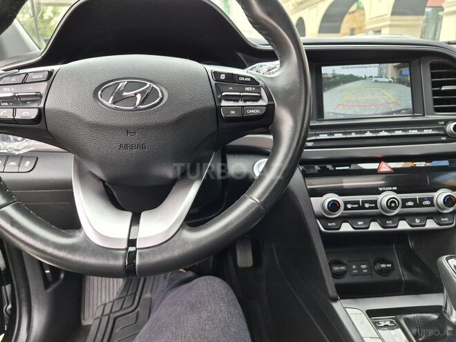 Hyundai Elantra-14