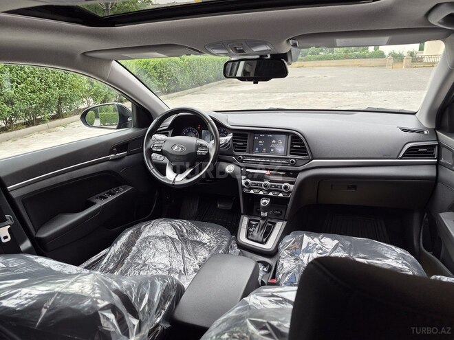 Hyundai Elantra-13