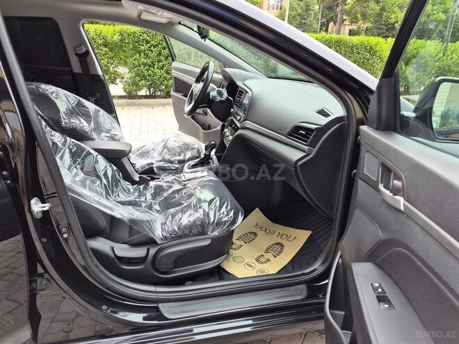 Hyundai Elantra-16