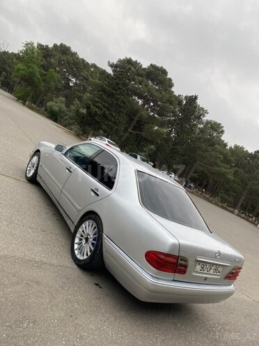 Mercedes E 240-3