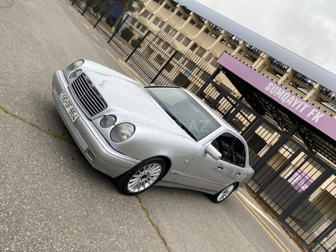 Mercedes E 240-2