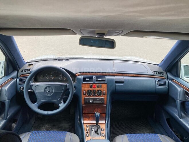 Mercedes E 240-5