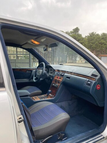 Mercedes E 240-6